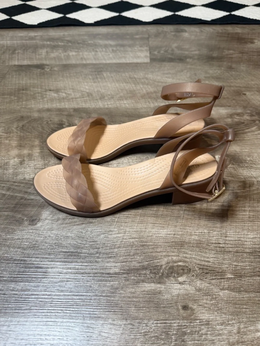 CROCS ISABELLA BLOCK HEEL SANDALS - BEIGE WOMENS SIZE 9 - Picture 2 of 7